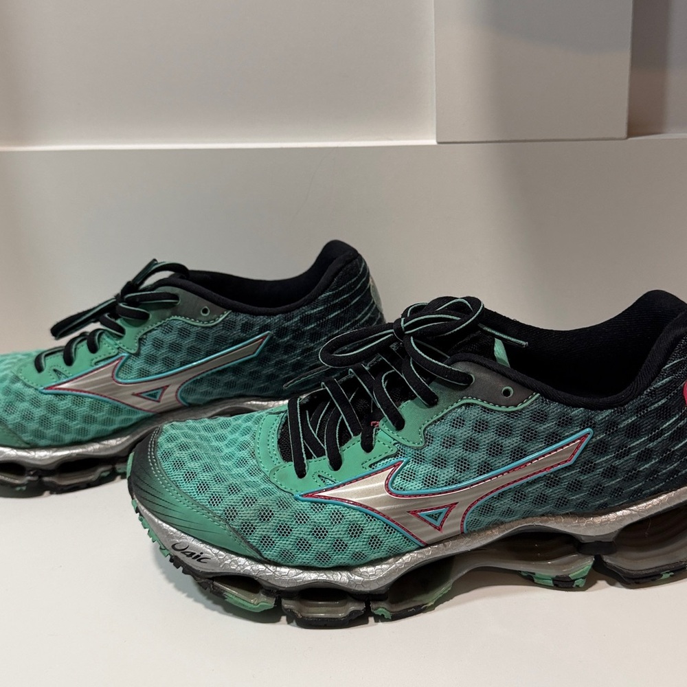 Mizuno Teal and Black Athletic Shoes - Picture 2 of 4